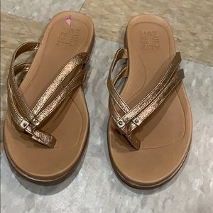 Naturalizer gold sandal size 6.